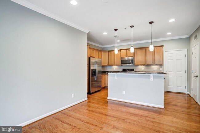 Photo - 20638 Sibbald Square