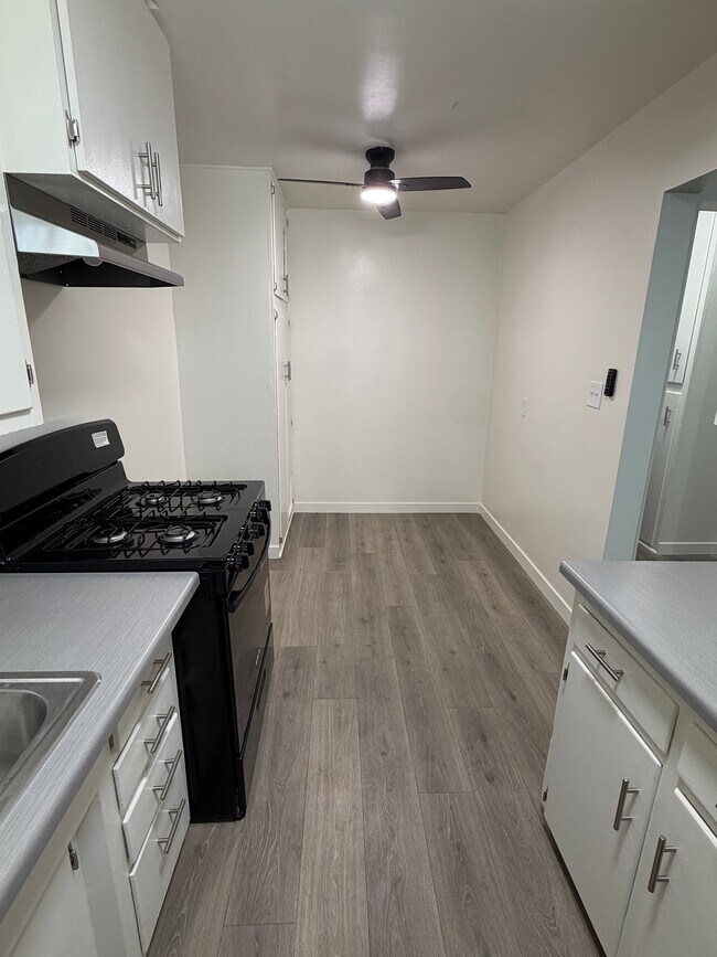 Photo - 6932 Woodley Ave Unit 6