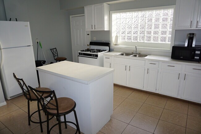 Photo - 1312 S Wabash Ave