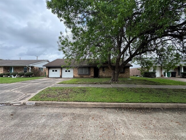 Building Photo - 5910 Ariel St