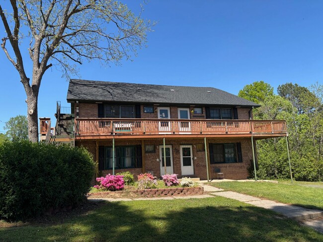 Building Photo - 1359 Unit 428 W. MAIN ST APT #34