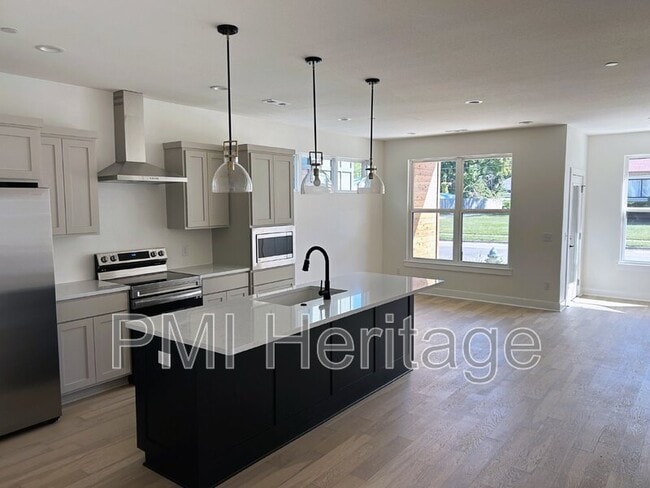 Photo - 610 N 6th St