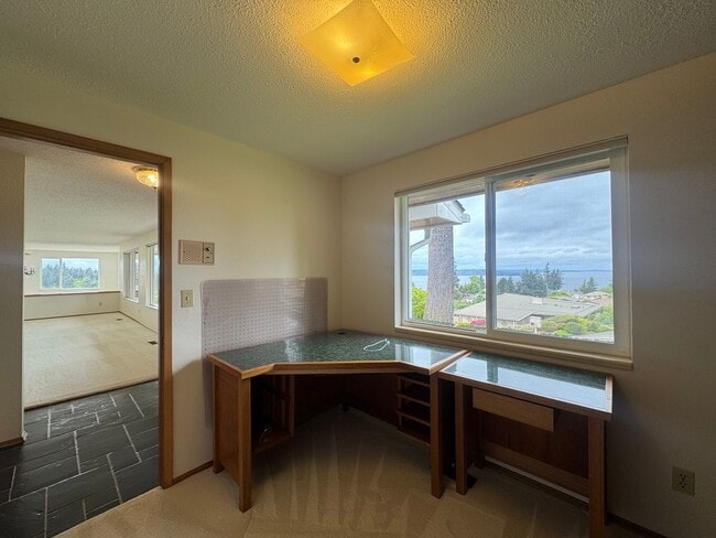 Photo - Stunning Three Bedroom With Amazing Views!