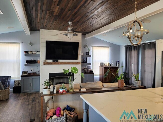 Photo - 470 S Roosevelt Rd X