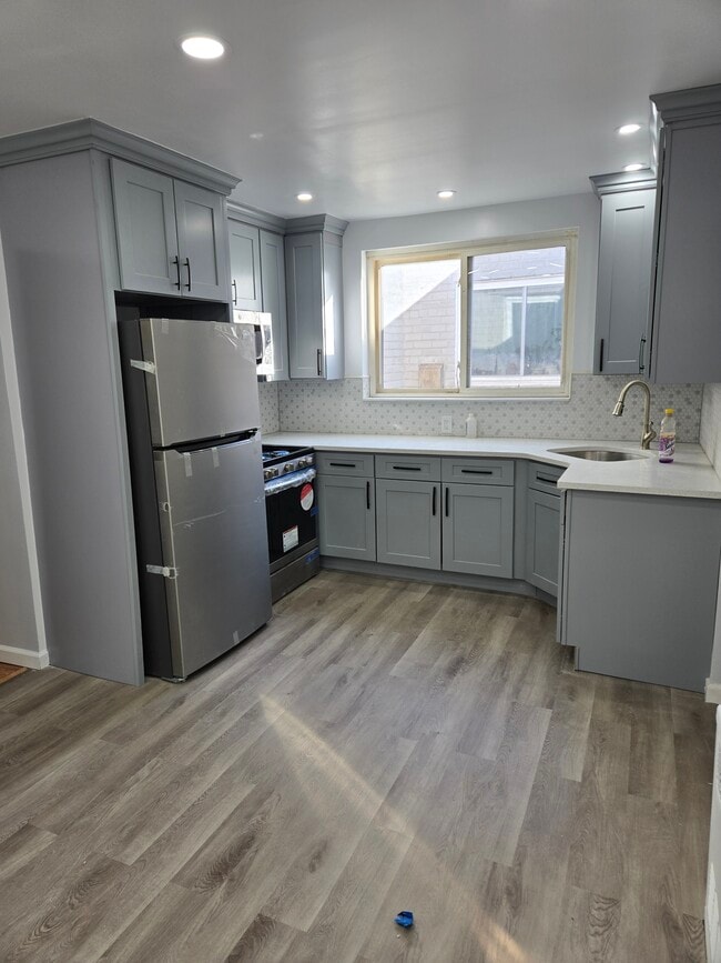 Building Photo - 716 E 58th St Unit 2