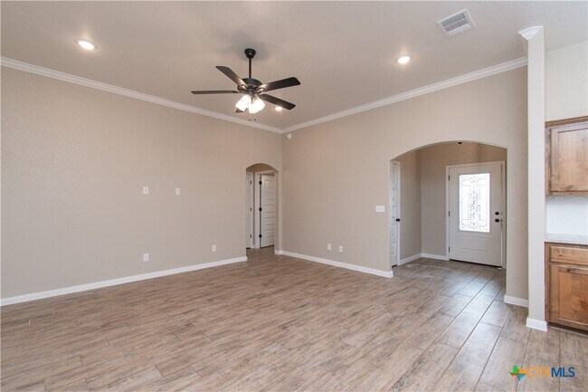 Photo - 2060 Stillwell St