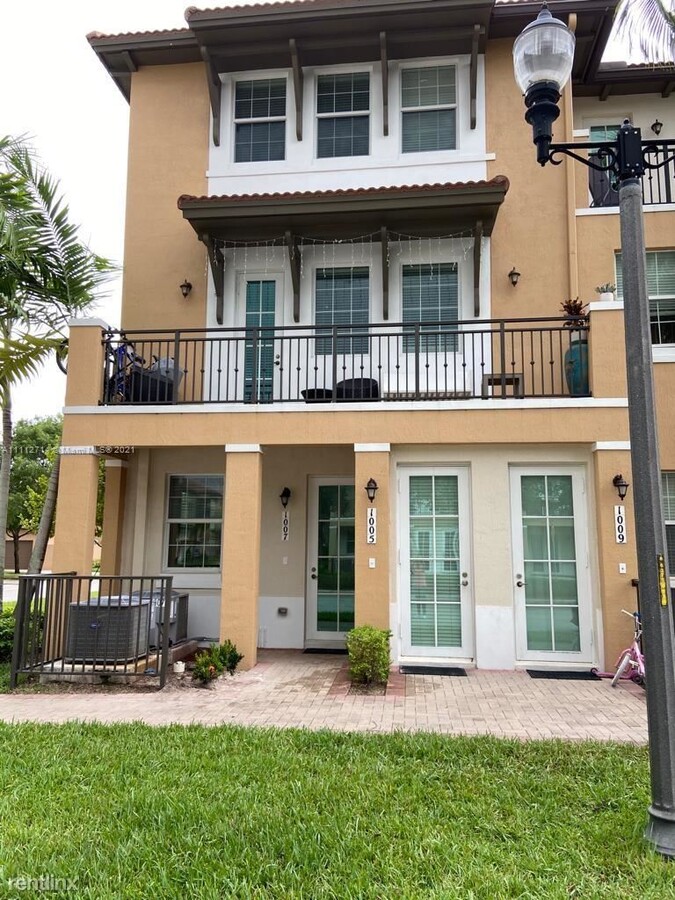 3 br, 2.5 bath Condo - 1007 SW 147th Ave 1... - 3 br, 2.5 bath Condo - 1007 SW 147th Ave 1...