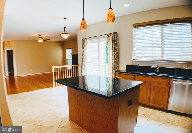 Photo - 21 Warwick Way