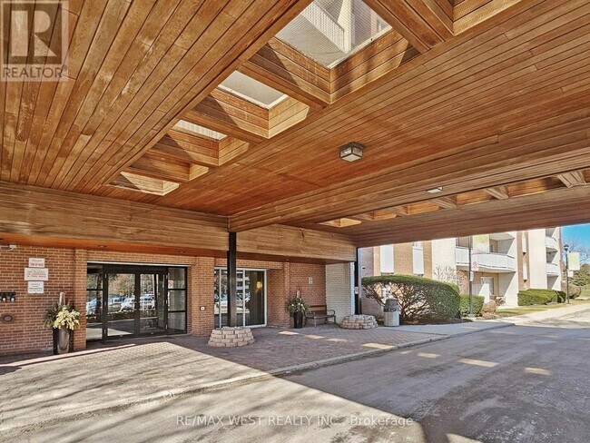 Photo - 1660 Bloor St Unité 310