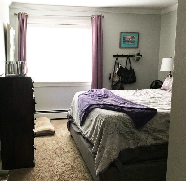 Good size bedroom with room for queen bed. - 3540 Hennepin Avenue Unidad #307