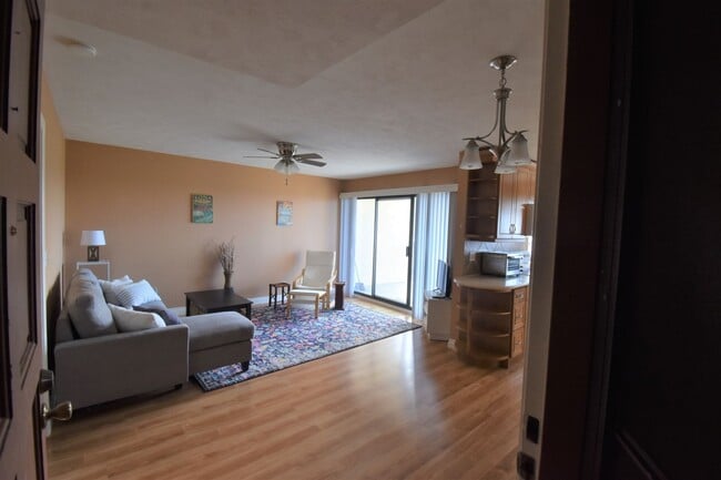 Building Photo - Furnished 1-Bedroom, 1-Bath Condo with Ocean View – Prime Kona Location