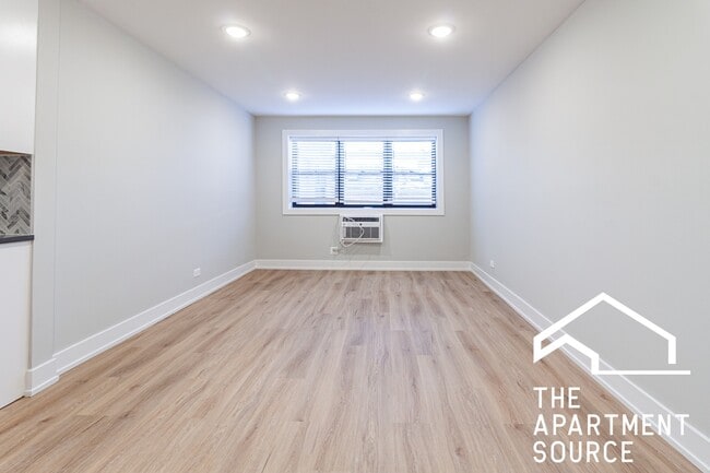 Building Photo - 531 W Aldine Ave Unit 506