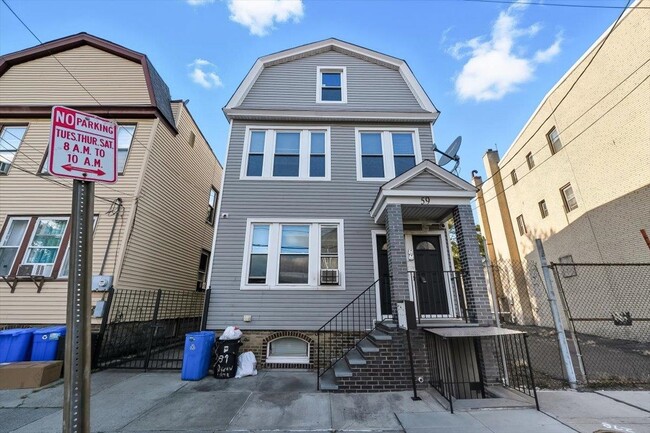 Building Photo - 59 Ocean Ave Unit 2