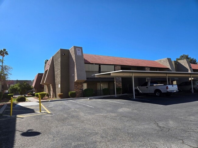 Building Photo - Beautiful 2-Bedroom First-Floor Condo in a Guard-Gated Community