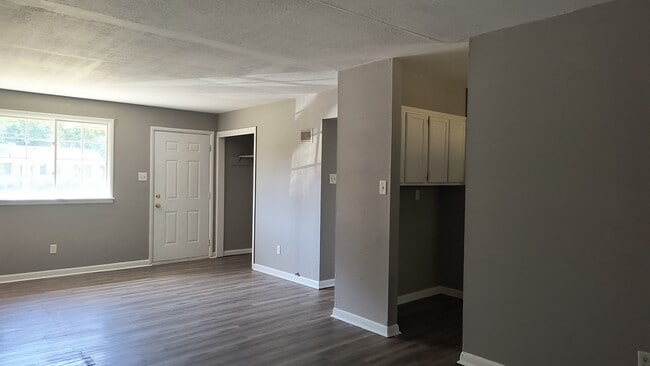 Photo - 2401 Howard Dr