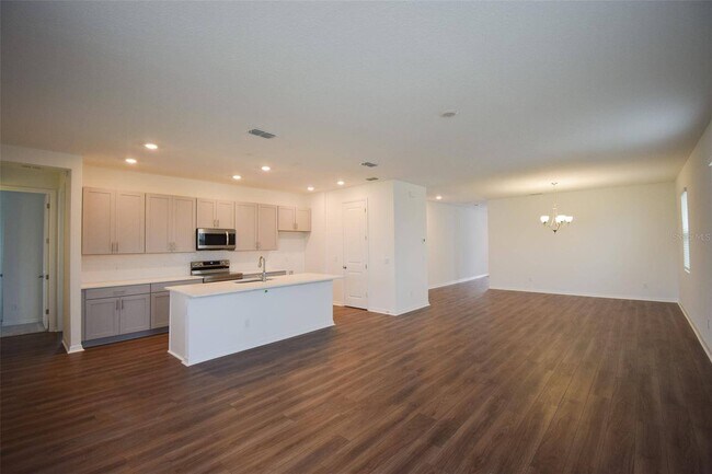 Photo - 2370 Lancashire St