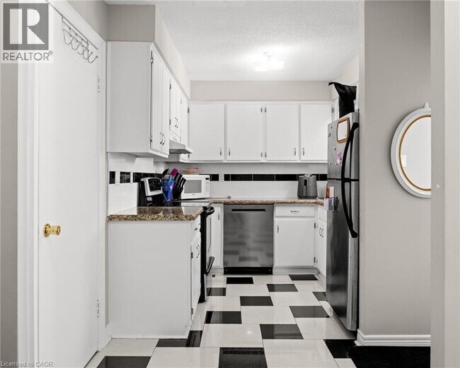 Photo - 58B SHORT Street Unit# Upper