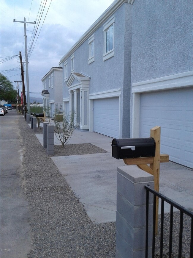 Photo - 1341 E Polk St