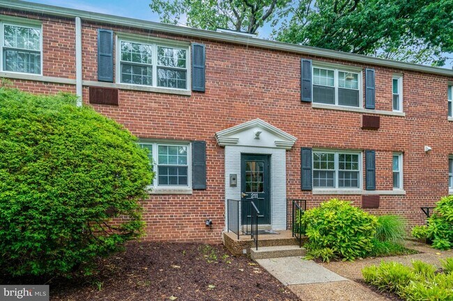 Building Photo - 211 N Trenton St Unit 2113