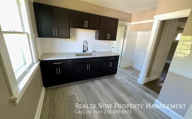 Photo - 949 Helmsdale Rd Unidad 1