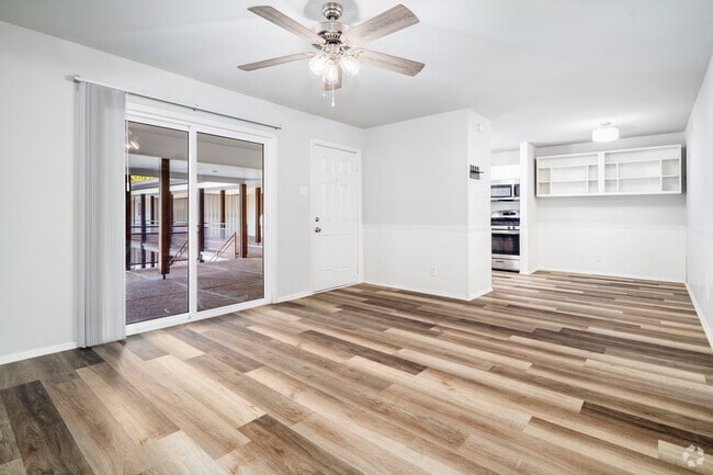 2BR, 1BA - 750SF - Living Room