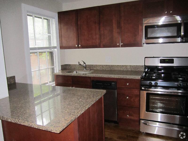 Building Photo - 26 Fayette St Unit 2 Rental