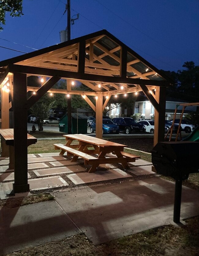 Photo - Porter Plaza Apartments