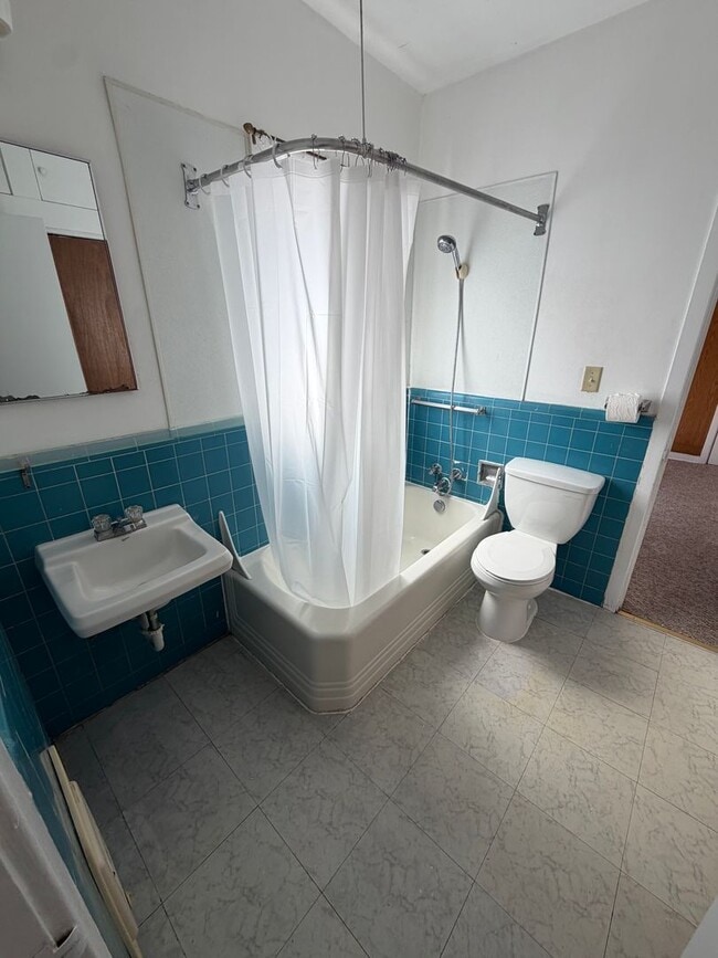 Photo - Super Cool Downtown Apartment!2 Bedroom, 1 Bathroom Apartment with Secure Entrance
