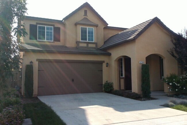 Building Photo - Gorgeous 4 bd & 3 bath home in Harlan Ranch