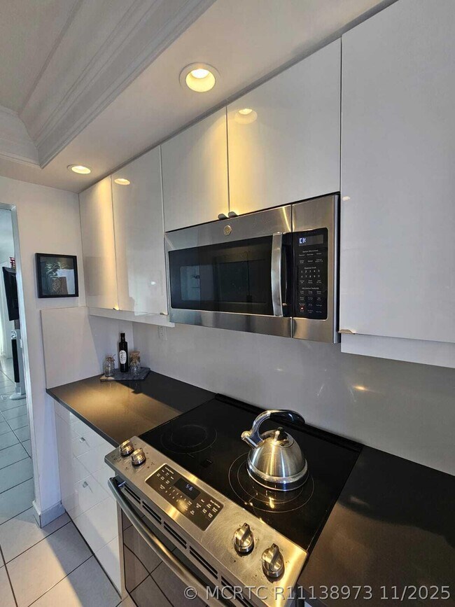 Photo - 505 N Riverside Dr Unit 12a