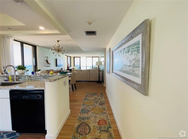 Building Photo - 9900 S Ocean Dr Unit 1401 Rental