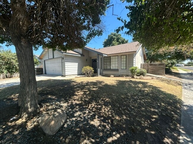 Photo - 3 bedroom 2 bathroom in Desirable SW Visalia!