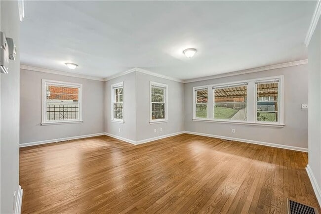 Photo - 847 Gertrude Pl NW