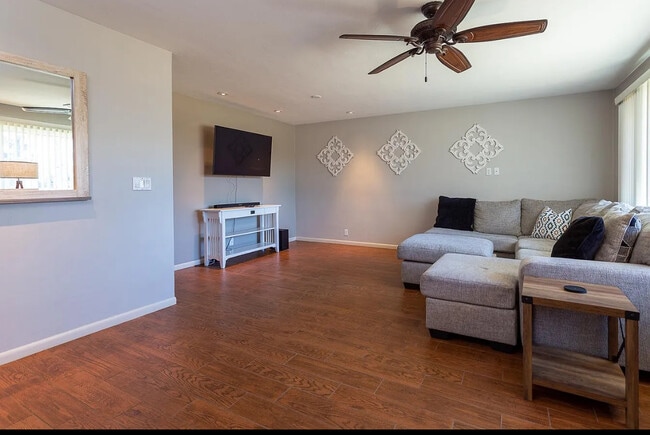 Photo - 2040 W Cambridge Ave