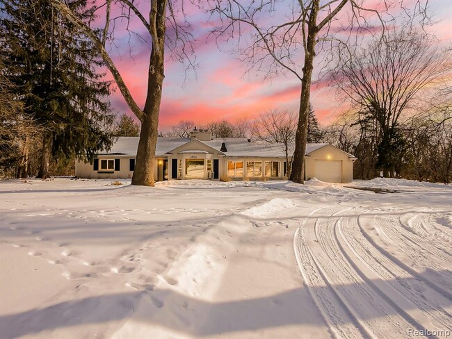 Building Photo - 25330 Brookview St