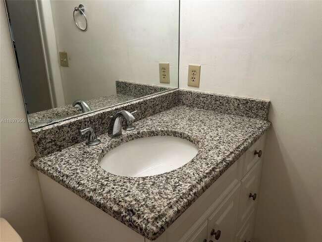 Photo - 10855 SW 112th Ave Unidad 311