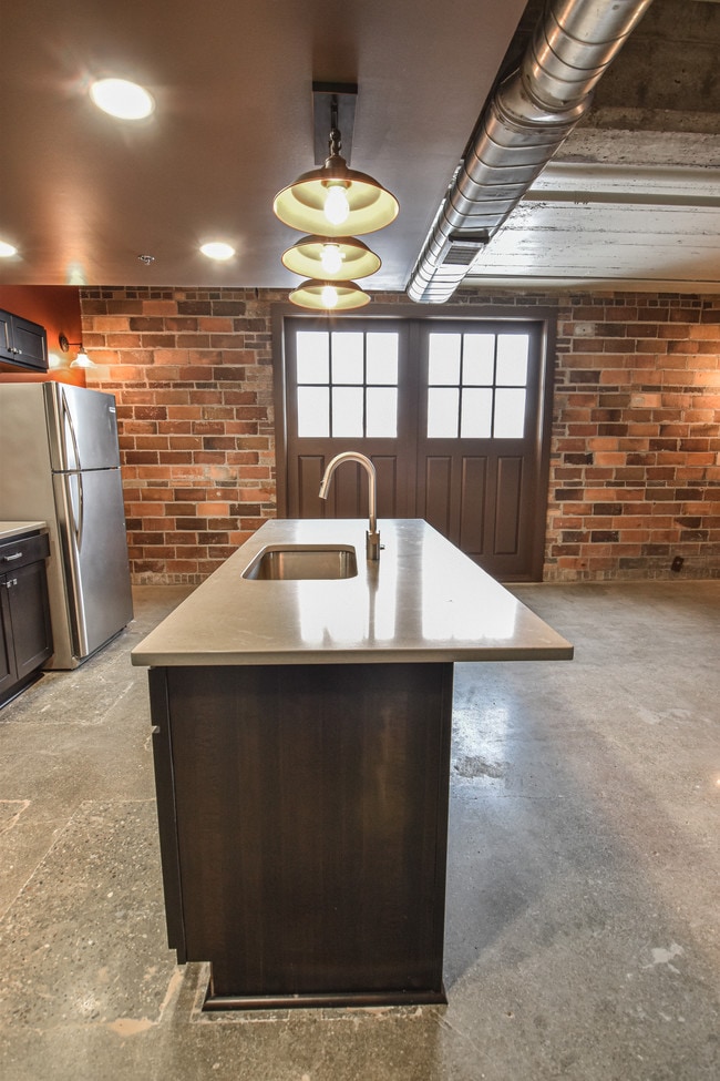 Photo - 320 S Court St