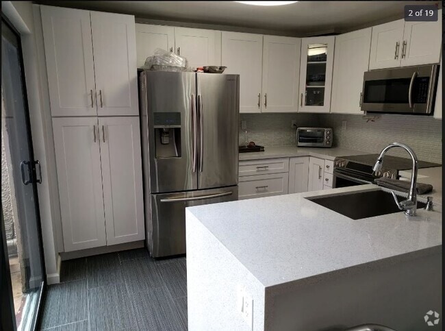 Building Photo - 4722 SW 67th Ave Rental