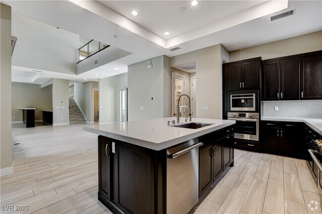 Building Photo - 64 Grey Feather Dr Rental