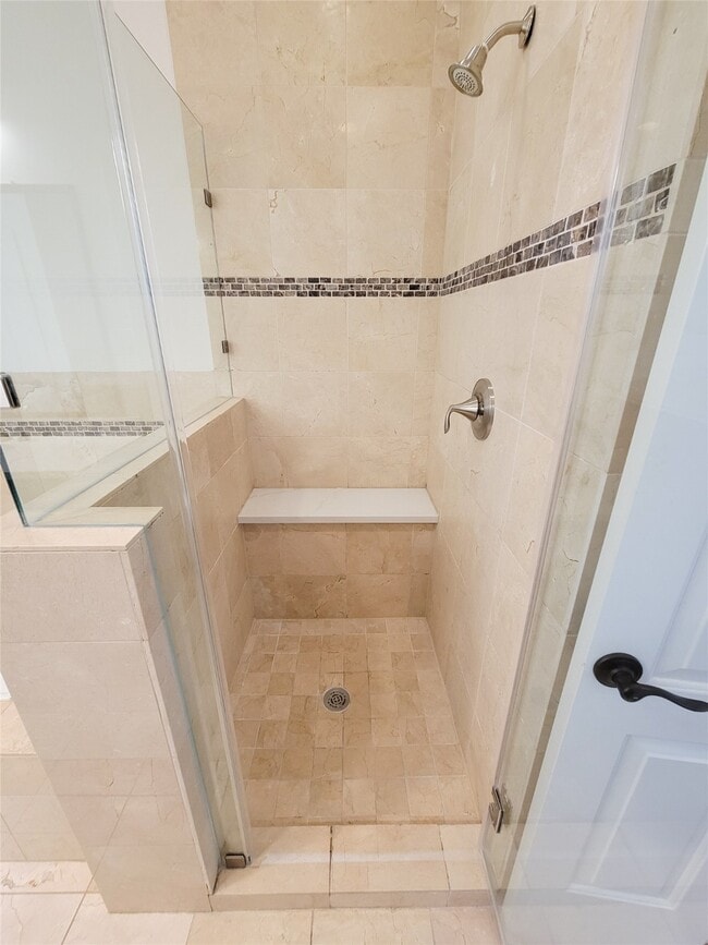 Photo - 704 E 9th St