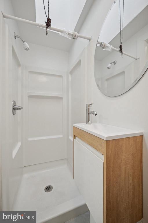 Photo - 111 W Queen Ln Unit 3F