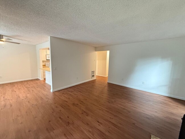 Photo - 2 Bed 2 Bathroom in Pinehurst (Plus Amenities!) Unit A1