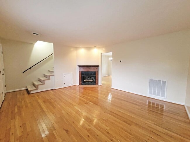 Photo - 941 Maiden St