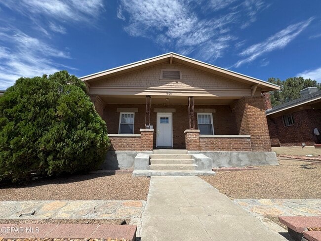 Photo - 1606 Hawthorne St