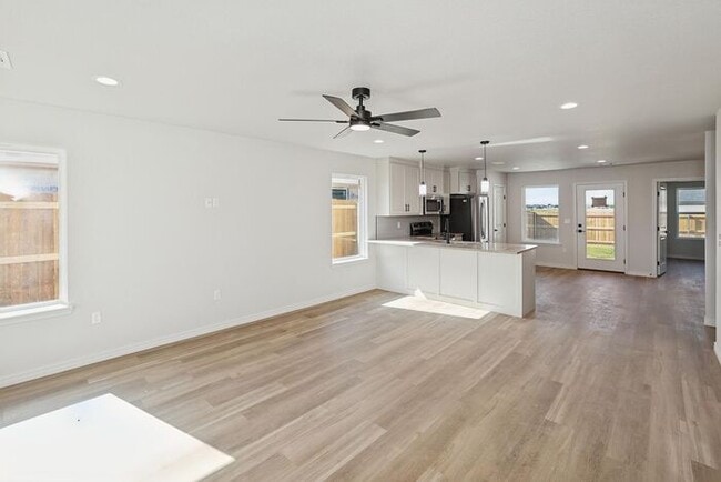 8904 Oakleaf Ct