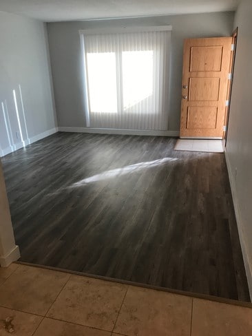 Building Photo - 10214 Darby Ave Unit 1