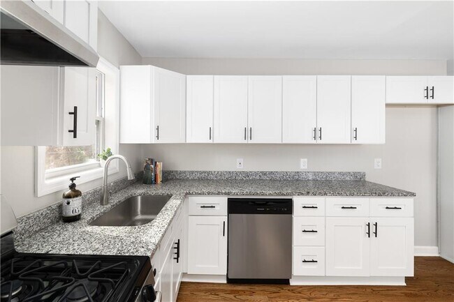 Photo - 1338 Elizabeth Ave SW