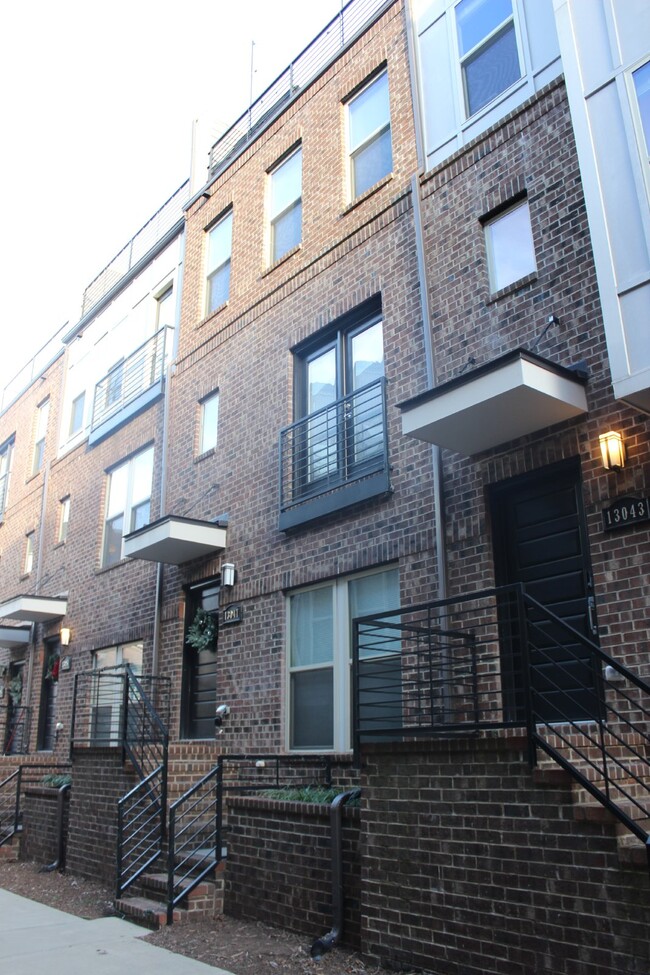 Chic & Spacious 3-Bed, 3.5-Bath Townhouse ... - Chic & Spacious 3-Bed, 3.5-Bath Townhouse ...