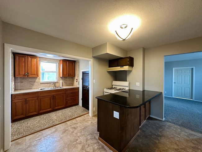 Building Photo - 2315 E End Ave Unit 2