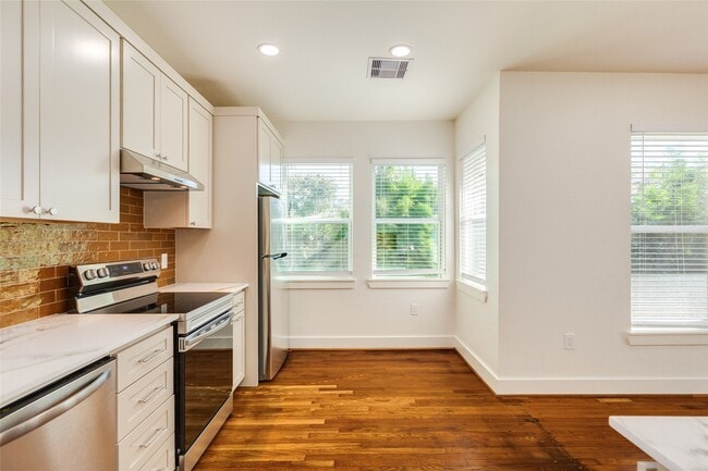 Photo - 2512 Avenue K